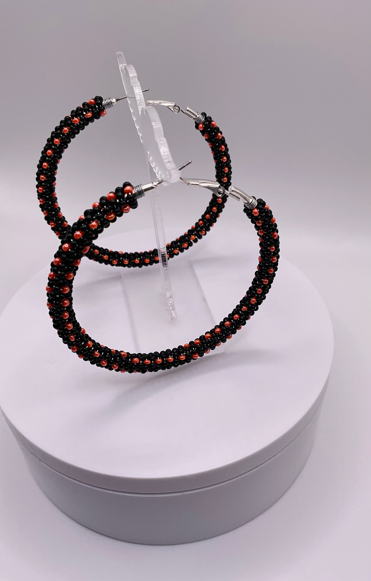 Spicy black earrings hoop